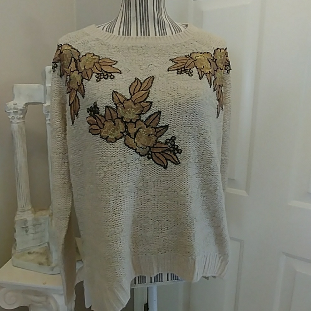 Ella Moon High Low Sweater with Applique